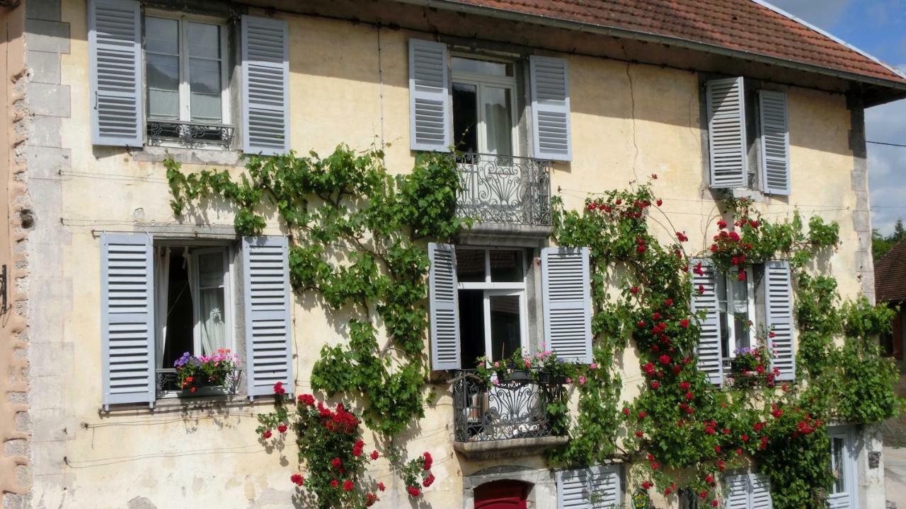 Maison Du Vigneron "Winzerhaus" Hotel Vuillafans Exterior photo